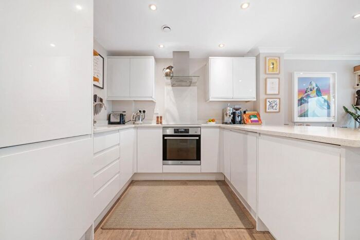 1 Bedroom Flat For Sale In Dalyell Road, London, SW9