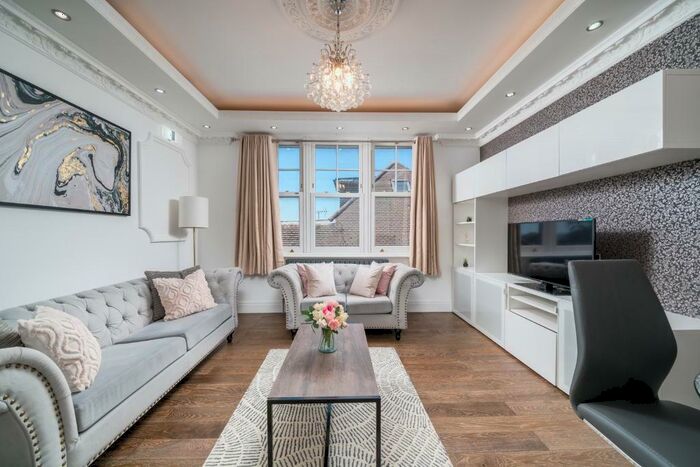 3 Bedroom Flat To Rent In Marsh Lane, Mill Hill, London, NW7