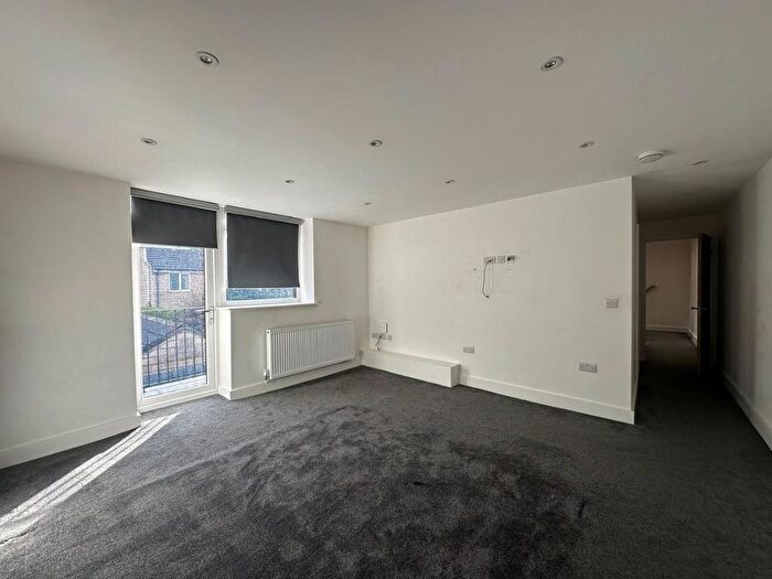 2 Bedroom Flat To Rent In Arthur Grove, Bradford Road, Birstall, Batley, WF17