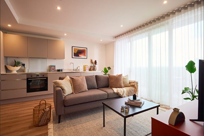 2 Bedroom Apartment To Rent In Cherry Orchard Road, Croydon, London, CR0