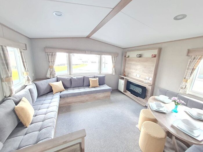 2 Bedroom Mobile/park Home For Sale In Beach Road, St. Osyth, Clacton-On-Sea, CO16