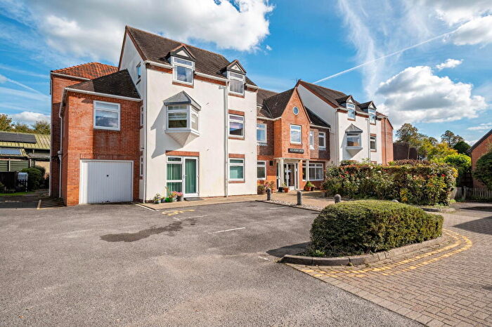 2 Bedroom Flat For Sale In Mulberry Mead, Whitchurch, RG28
