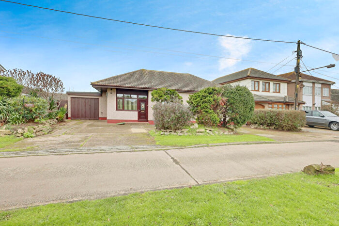 3 Bedroom Detached Bungalow For Sale In Ferndale Crescent, Canvey Island, SS8