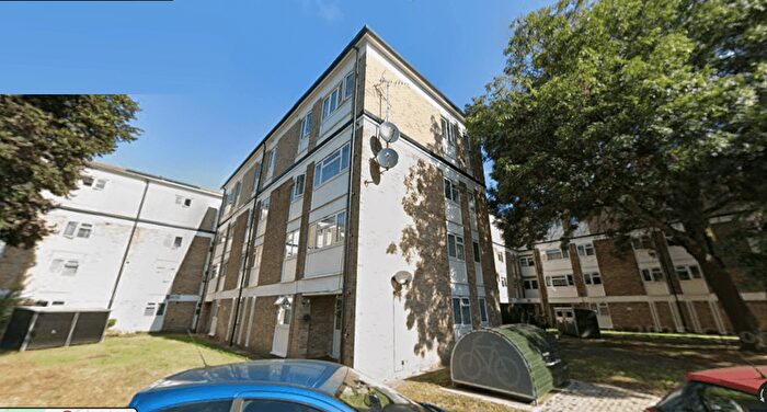 2 Bedroom Flat To Rent In Cole Gardens, Hounslow, TW5