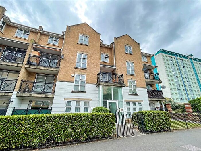 2 Bedroom Flat For Sale In Highfield Road, Feltham, Middlesex, TW13