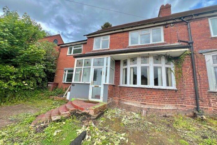 4 Bedroom Semi-Detached House To Rent In Follyhouse Lane, Walsall, WS1