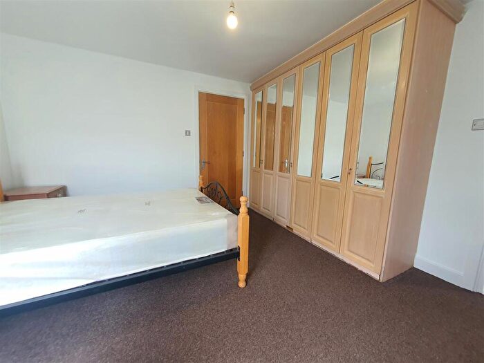 2 Bedroom Apartment To Rent In Barrier Point Road, London, E16