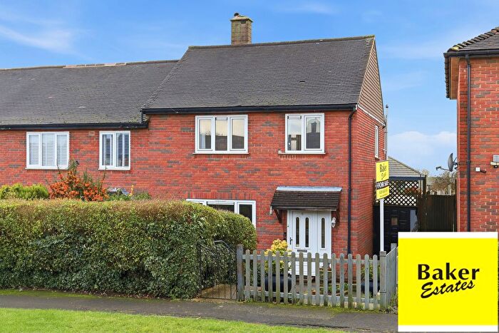 3 Bedroom End Terrace House For Sale In North Close, Chigwell, IG7