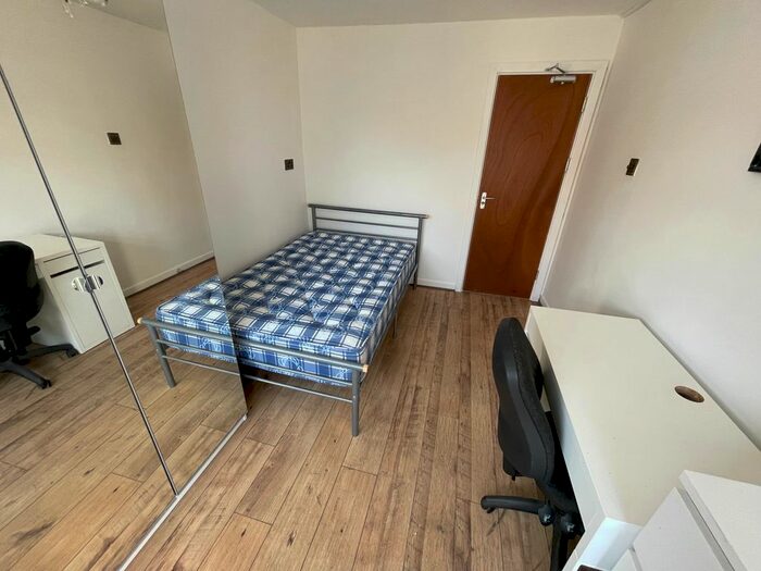 3 Bedroom Flat To Rent In Oxford Street, Swansea, SA1