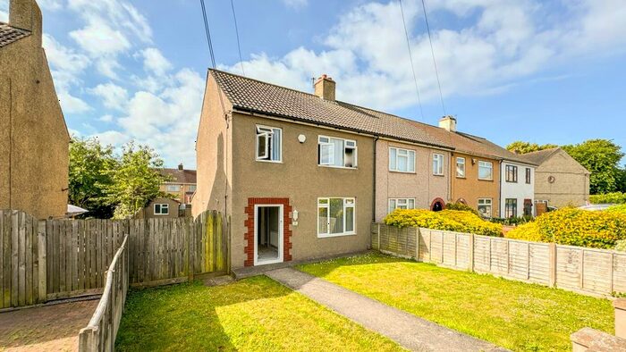 3 Bedroom Semi-Detached House To Rent In Claypool Road, Kingswood, Bristol, BS15