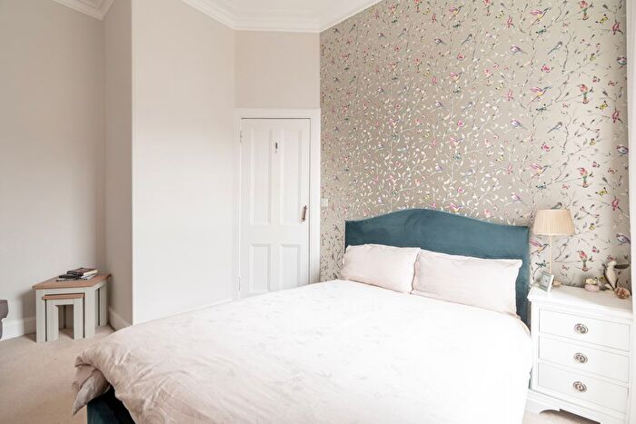 1 Bedroom Flat For Sale In / Dean Park Street, Edinburgh, EH4