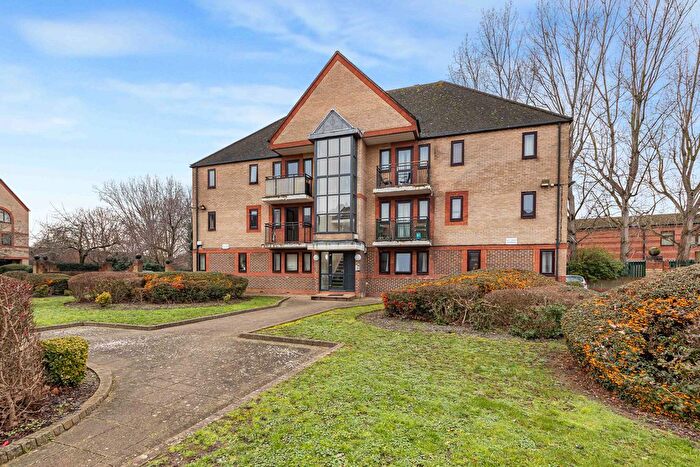 2 Bedroom Flat For Sale In Drake Crescent, Thamesmead, SE28