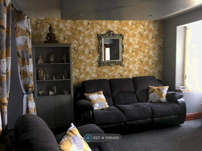 3 Bedroom Semi-Detached House To Rent In Blue Stone Avenue, Bradeley, ST6