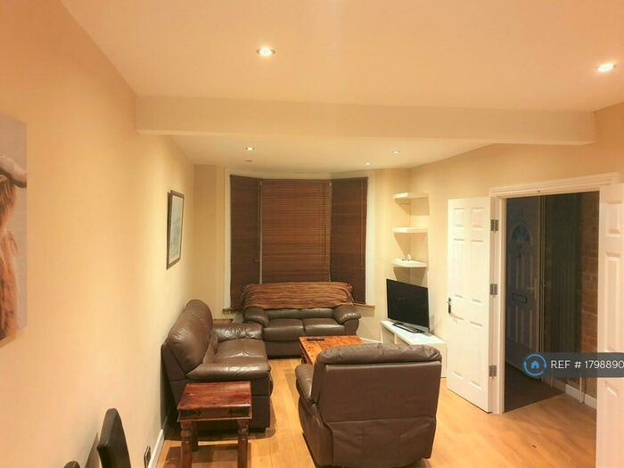 4 Bedroom Terraced House To Rent In Cross Road, Croydon, CR0