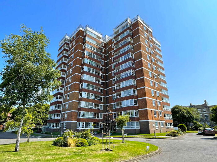 2 Bedroom Flat For Sale In Pembroke Park, Old Portsmouth, Hampshire, PO1