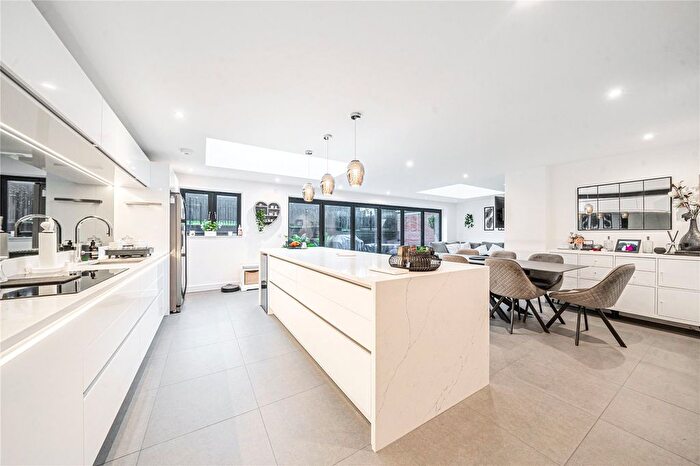 5 Bedroom Detached House For Sale In Connaught Way, Alton, Hampshire, GU34