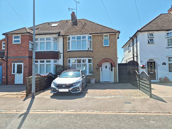 3 Bedroom Semi-Detached House For Sale In East Hill Road, Houghton Regis, Dunstable, LU5