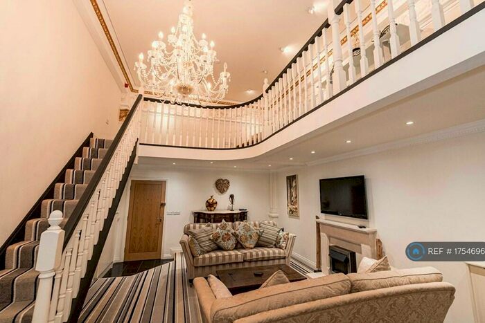 2 Bedroom Flat To Rent In Burlington Mansions, Bournemouth, BH5