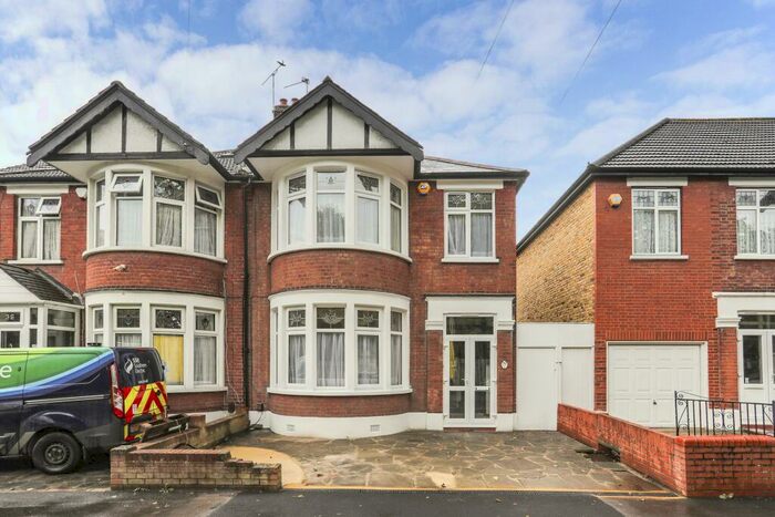 3 Bedroom End Of Terrace House To Rent In South Park, IG1