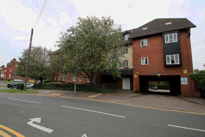 2 Bedroom Flat To Rent In Regency Court, Alexandra Road, Hemel Hempstead, Hertfordshire, HP2
