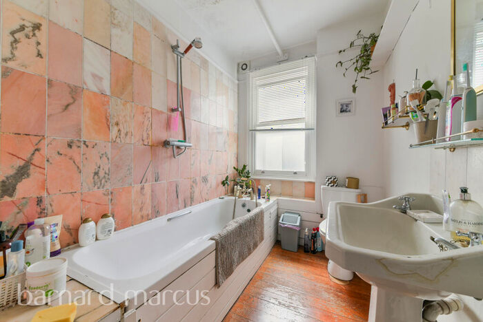 4 Bedroom House To Rent In Sutherland Square, London, SE17