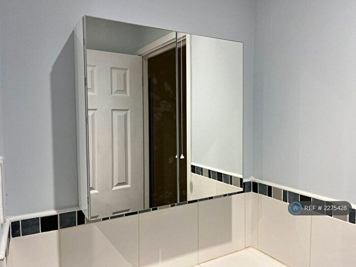 1 Bedroom Flat To Rent In Pettingrew Close, Walnut Tree, Milton Keynes, MK7