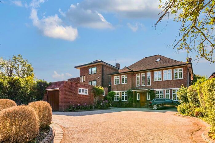 5 Bedroom Detached House To Rent In Stanmore, Harrow, HA7