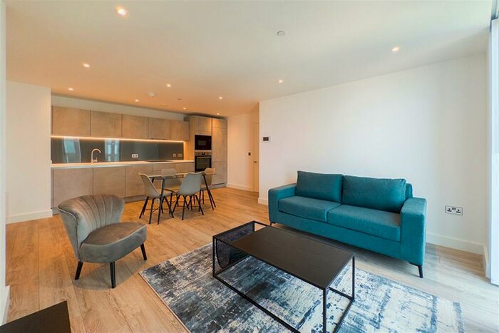 2 Bedroom Apartment To Rent In The Blade, M15