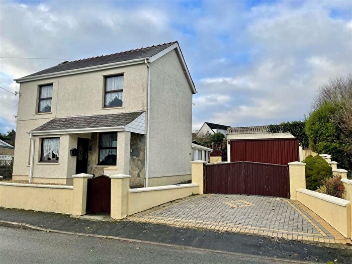 3 Bedroom Detached House For Sale In Penygarn Road, Ammanford, SA18