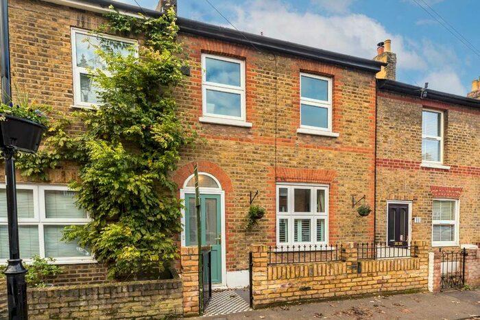3 Bedroom Property To Rent In Algar Road, Isleworth, TW7