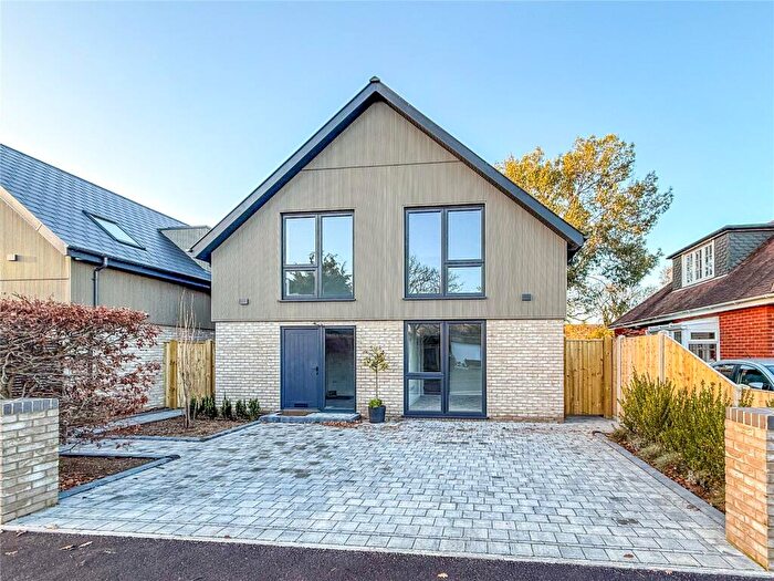 4 Bedroom Detached House For Sale In Walcott Avenue, Christchurch, Dorset, BH23