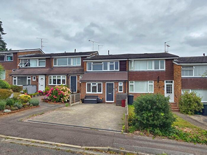 3 Bedroom Terraced House For Sale In Verne Drive, Ampthill, Bedfordshire, MK45