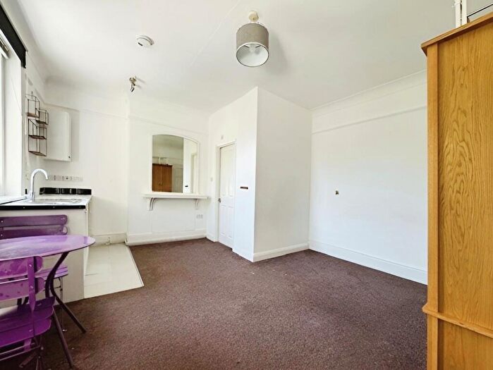 Flat To Rent In Bromley Road London, SE6