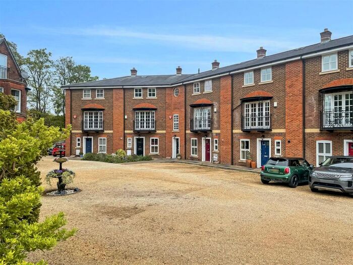 4 Bedroom Detached House To Rent In Stroud Place - Salisbury, SP1