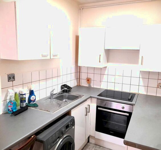 Studio To Rent In High Street, Staines-Upon-Thames, Surrey, TW19