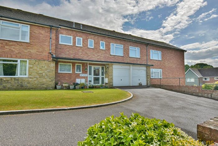 3 Bedroom Flat For Sale In Collington Avenue, Bexhill-On-Sea, TN39