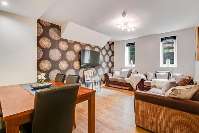 3 Bedroom Terraced House To Rent In London, CR3