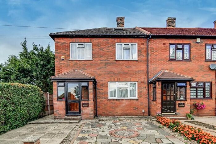 2 Bedroom End Terrace House To Rent In New North Road, Ilford, Essex, IG6