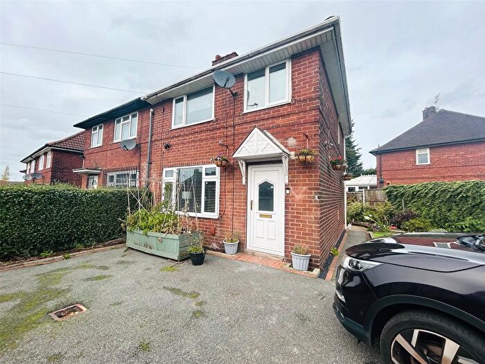 3 Bedroom Semi Detached House For Sale In St. Wilfrids Drive, Leeds, West Yorkshire, LS8