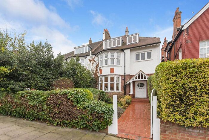 3 Bedroom Apartment For Sale In Bracknell Gardens, Hampstead, London, NW3
