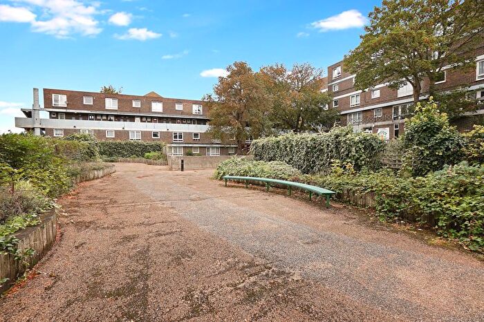 3 Bedroom Flat To Rent In Melville Court, Chatham, ME4