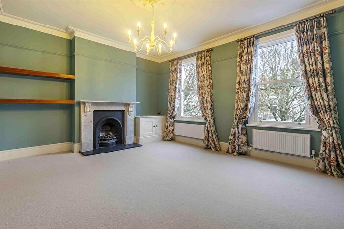 3 Bedroom Flat To Rent In St Maur Road, London, SW6