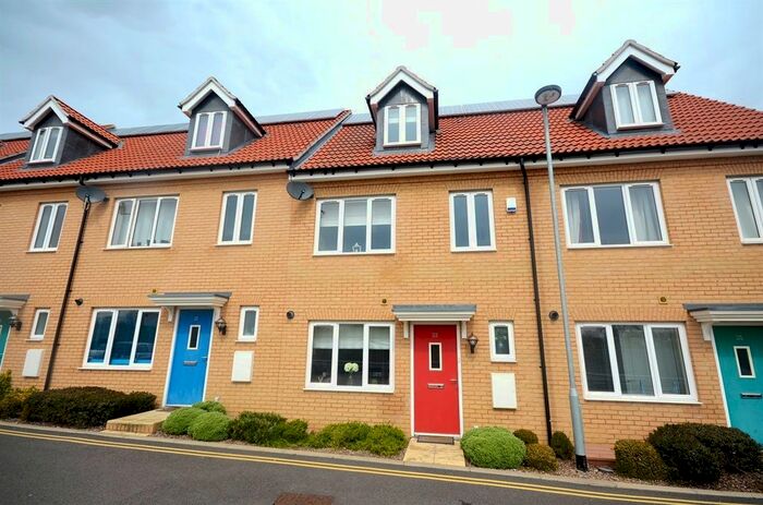 4 Bedroom Town House To Rent In Thomas Way, Braintree, Essex, CM7