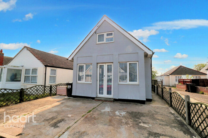 3 Bedroom Detached Bungalow For Sale In Golf Green Road, Clacton-On-Sea, CO15
