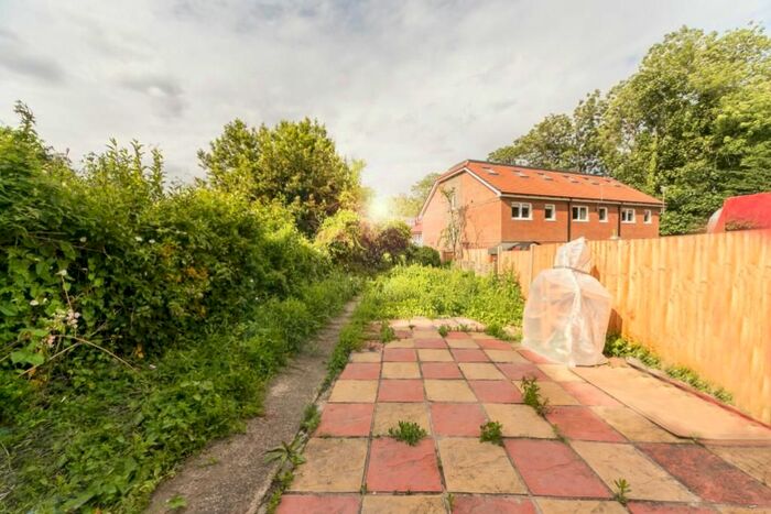 4 Bedroom Semi Detached House For Sale In Ravensbourne Park, London, SE6