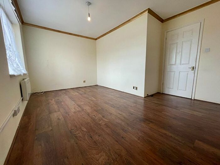 1 Bedroom Flat To Rent In Cross Road, Waltham Cross, EN8