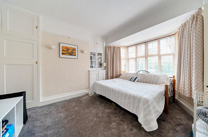 5 Bedroom Apartment To Rent In Eton Avenue, Belsize Park, London, NW3