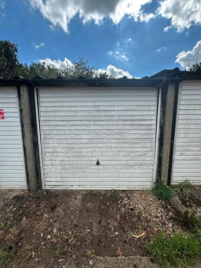 Garage / Parking To Rent In Weston Road, GU2