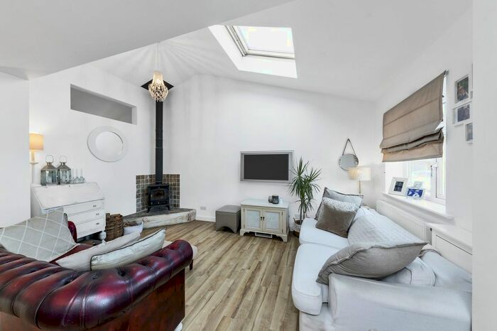 3 Bedroom Semi-Detached Bungalow To Rent In Bendyshe Way, Barrington, CB22