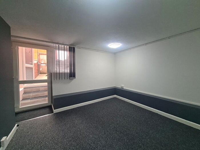 1 Bedroom Flat To Rent In Hilton Road, Newton Abbot, TQ12